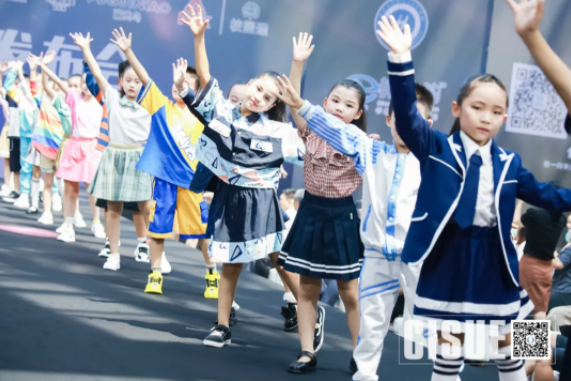 CISUE校服展走秀現場.png CISUE校服展走秀現場.png